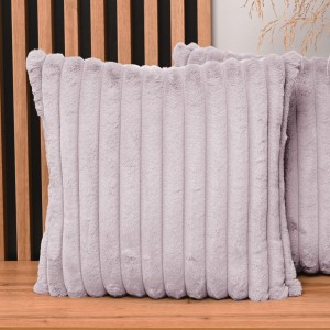 Dekorační povlak na polštář 50x50 cm v barvě lila z imitace kožíšku s prošíváním