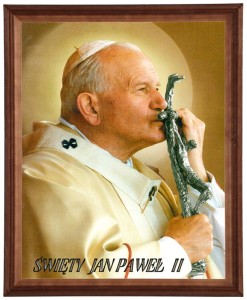 Reprodukce v dřevěném rámu o velikosti 40x50 cm s náboženskou tematikou - Jan Pavel II. s křížem