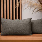 Dekorační povlak na polštář 30x50 cm z tmavě hnědé žinylkové látky se strukturou