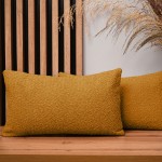 Dekorační povlak na polštář 30x50 cm z oranžové žinylkové látky s texturou