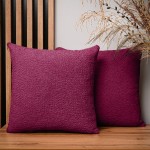 Dekorační povlak na polštář 45x45 cm z texturované žinylkové látky třešňové barvy