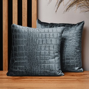 Dekorační povlak na polštář 30x30 cm z šedomodré velurové tkaniny s reliéfním vzorem „krokodýlí kůže“