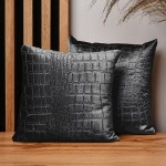 Dekorační povlak na polštář 30x30 cm z tmavě šedé velurové tkaniny s reliéfním vzorem „krokodýlí kůže“