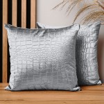 Dekorační povlak na polštář 40x40 cm v popelavé barvě z velurové tkaniny s reliéfním vzorem "krokodýlí kůže"