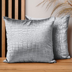 Dekorační povlak na polštář 40x40 cm v popelavé barvě z velurové tkaniny s reliéfním vzorem "krokodýlí kůže"