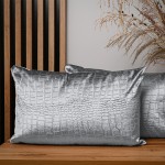Dekorační povlak na polštář 40x60 cm v popelavé barvě z velurové tkaniny s reliéfním vzorem "krokodýlí kůže"