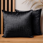 Dekorační povlak na polštář 40x40 cm z černé velurové tkaniny s reliéfním vzorem "krokodýlí kůže"