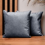 Dekorační povlak na polštář 30x30 cm z šedomodré velurové tkaniny s texturou „kapek“