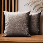 Dekorační povlak na polštář 40x40 cm z tmavě béžové velurové tkaniny s texturou "kapek"