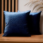 Dekorační povlak na polštář 40x40 cm z modré velurové látky s texturou "kapek"