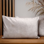 Dekorační povlak na polštář 40x60 cm z fialovo-růžové velurové látky s texturou "kapky"