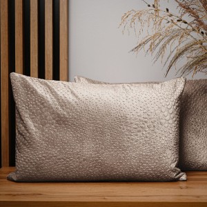 Dekorační povlak na polštář 40x60 cm z béžové velurové tkaniny s texturou "kapek"