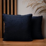 Dekorační povlak na polštář 40x40 cm v tmavě modré barvě v imitaci kožešiny
