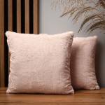 Dekorační povlak na polštář 40x40 cm ve světle růžové barvě s imitací kožešiny