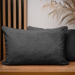 Dekorační povlak na polštář 40x60 cm v grafitové barvě imitující kožešinu