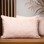 Dekorační povlak na polštář 40x60 cm ve světle růžové barvě s imitací kožešiny