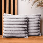 Dekorační povlak na polštář 30x30 cm z šedé imitace kožešiny s prošíváním