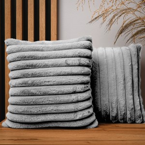 Dekorační povlak na polštář 40x40 cm ze světle šedé imitace kožešiny s prošíváním