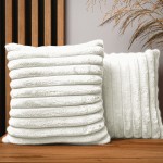 Dekorační povlak na polštář 40x40 cm ze světle šedé imitace kožešiny s prošíváním