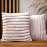 Dekorační povlak na polštář 40x40 cm ze světle růžové imitace kožešiny s prošíváním