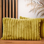 Dekorační povlak na polštář 40x60 cm v imitaci žluté kožešiny s prošíváním