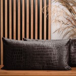Dekorační povlak na polštář 40x80 cm z hnědé velurové tkaniny s reliéfním vzorem "krokodýlí kůže"