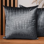 Dekorační povlak na polštář 50x50 cm z antracitové velurové tkaniny s reliéfním vzorem "krokodýlí kůže"