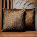 Dekorační povlak na polštář 35x35 cm z velurové tkaniny karamelové barvy s texturou „kapek“