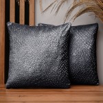 Dekorační povlak na polštář 35x35 cm z tmavě šedé velurové tkaniny s texturou „kapek“