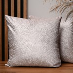 Dekorační povlak na polštář 45x45 cm z pudrově růžové velurové látky s texturou "kapek"