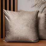 Dekorační povlak na polštář 45x45 cm z béžové velurové tkaniny s texturou "kapek"