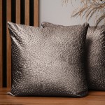 Dekorační povlak na polštář 45x45 cm z tmavě béžové velurové tkaniny s texturou "kapek"