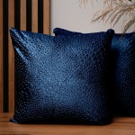 Dekorační povlak na polštář 45x45 cm z modré velurové látky s texturou "kapek"