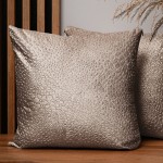 Dekorační povlak na polštář 50x50 cm z béžové velurové tkaniny s texturou "kapek"