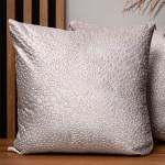 Dekorační povlak na polštář 55x55 cm z pudrově růžové velurové látky s texturou "kapek"