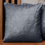 Dekorační povlak na polštář 60x60 cm z šedomodré velurové tkaniny s texturou "kapek"