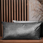 Dekorační povlak na polštář 40x80 cm z šedé velurové tkaniny s texturou "kapek"