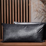 Dekorační povlak na polštář 40x80 cm z tmavě šedé velurové tkaniny s texturou "kapek"