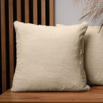 Dekorační povlak na polštář 45x45 cm z imitace kožešiny v krémové barvě