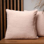Dekorační povlak na polštář 45x45 cm ve světle růžové barvě s imitací kožešiny