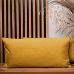 Dekorační povlak na polštář 40x80 cm ve žluté barvě s imitací kožešiny