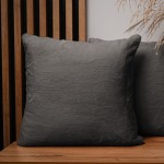 Dekorační povlak na polštář 50x50 cm v tmavě šedé barvě v imitaci kožešiny