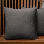 Dekorační povlak na polštář 55x55 cm v tmavě šedé barvě v imitaci kožešiny