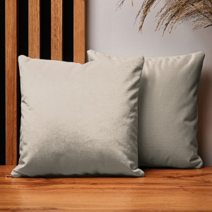 Dekorační povlak na polštář 30x30 cm ze stříbrné velurové látky
