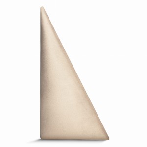 Nástěnný panel 15x30 cm čalouněný ve tvaru trojúhelníku – Čelo postele v béžové velurové látce